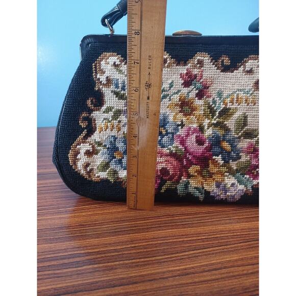 Vintage Needlepoint Embroidery Floral/Flowers Purse Handbag Top Clasp W/Receipt - Picture 13 of 14